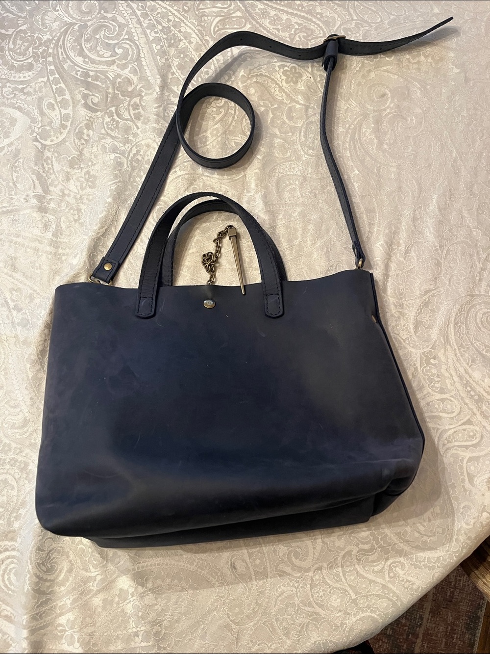 Portland Leather Navy Leather Shoulder Tote with Chain Accent Closure EUC LG - Picture 4 of 7